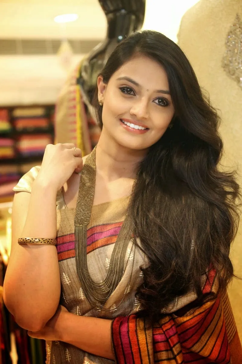 nikitha narayan hot spicy cute image wallpapers